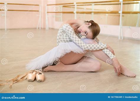 Nude ballet with naked ballerinas and super flexible nude girls